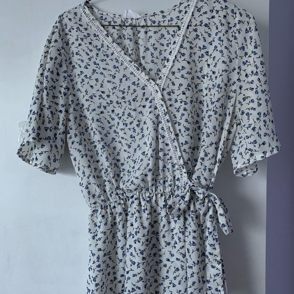 White and blue floral top